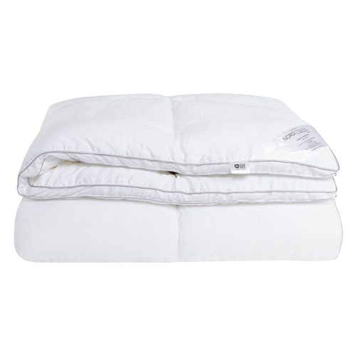 Bambus king size dyne 240x220 cm - Allergivenlig helårsdyne med ekstra blød dunfiber og 100% bambus bolster - Nordstrand Home 