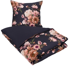 Blomstret sengetøj - 140x200 cm - Dark blue flower - 2 i 1 design - Sengesæt i 100% Bomuldssatin - Excellent By Borg