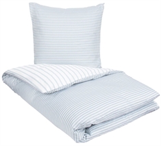 Bomuldssatin sengetøj - 150x210 cm - Narrow lines blue - 2 i 1 design - By Night