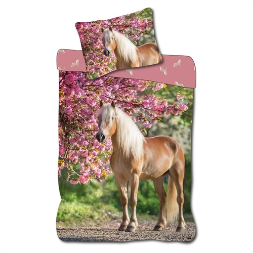 Heste sengetøj 140x200 cm - Vendbart sengesæt med motiv af en hest under et kirsebærtræ - 100% blødt bomulds sengelinned