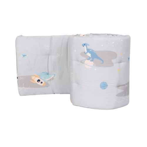 Sengerand - Blød sengerand 360x30 cm - Rum dinosaur kollektion til baby og babysengen - Sengerand til tremmeseng - Nordstrand Home babytilbehør