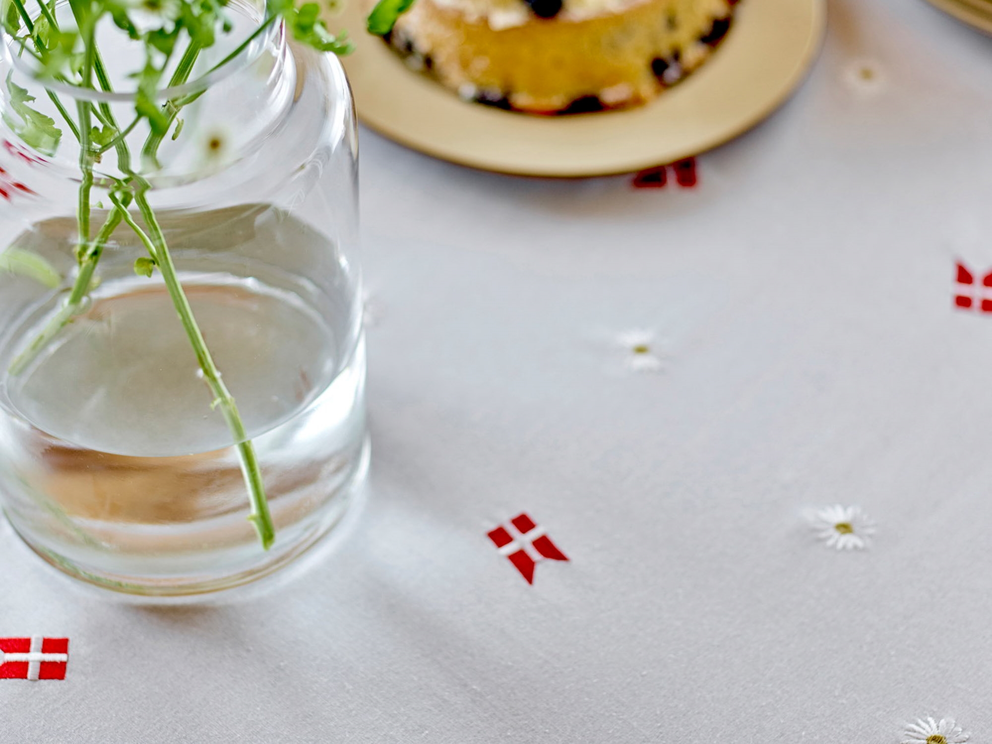 Hvid fødselsdags Dug - 140x320 - Södahl