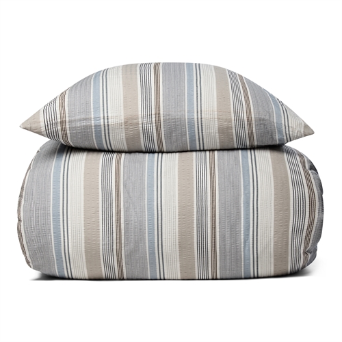 Bæk og Bølge sengetøj 140x200 cm - Blåt stribet sengesæt - 100% bomuld - Krepp sengelinned - By Night 