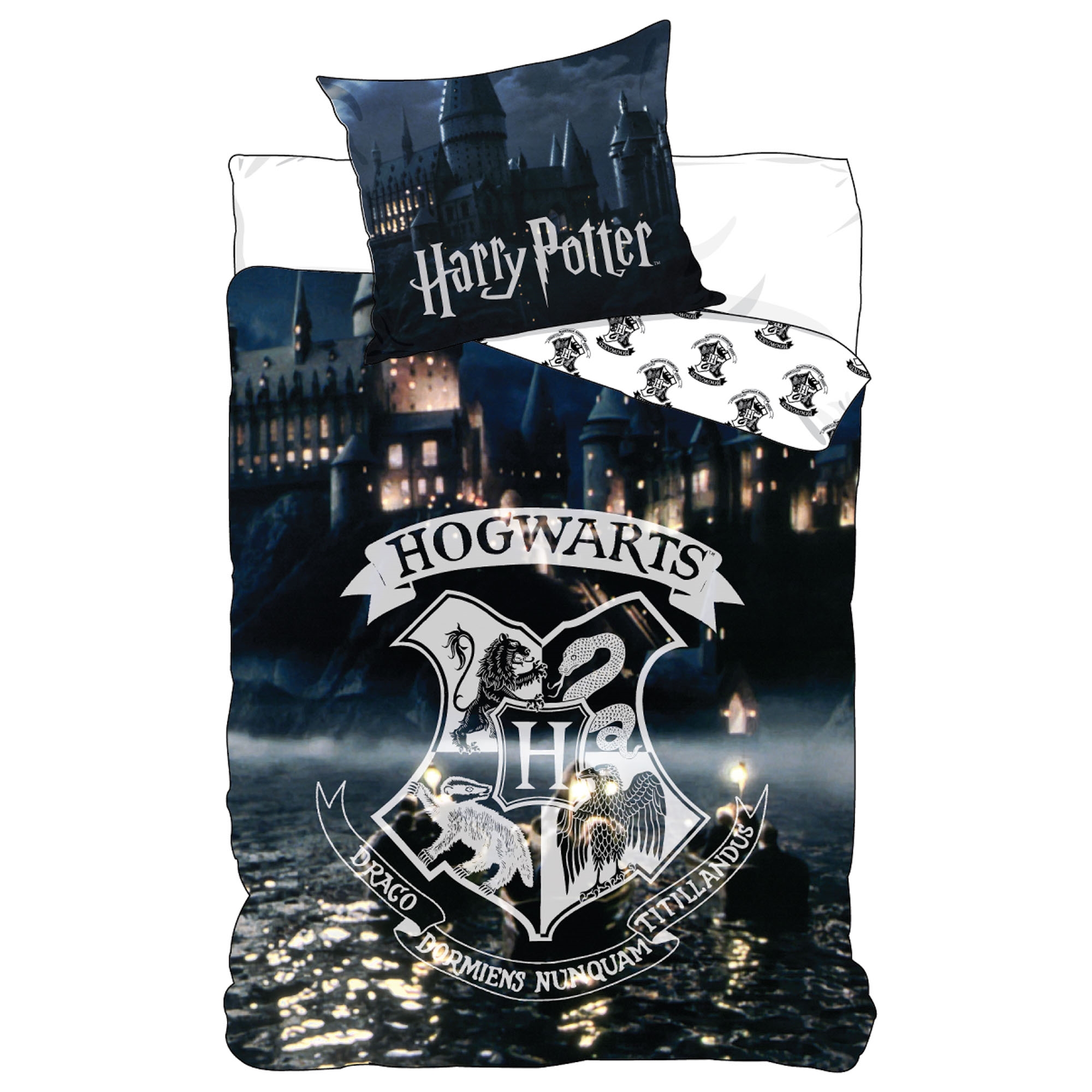 Harry Potter sengetøj - 100% bomuld - Børnesengetøj 140x200 cm - Hogwarts våbenskjold foran Hogwarts