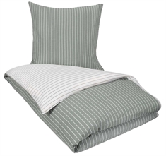 Bæk og Bølge sengetøj - 140x220 cm - Stribet sengetøj - 2 i 1 design - Grønt & hvidt - By Night sengesæt