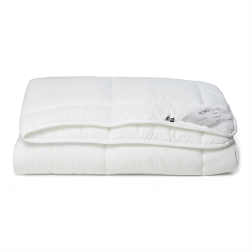 Allergivenlig fiberdyne 140x200 cm - Helårsdyne - Let fugttransporterende dyne - Nordstrand Home dyne